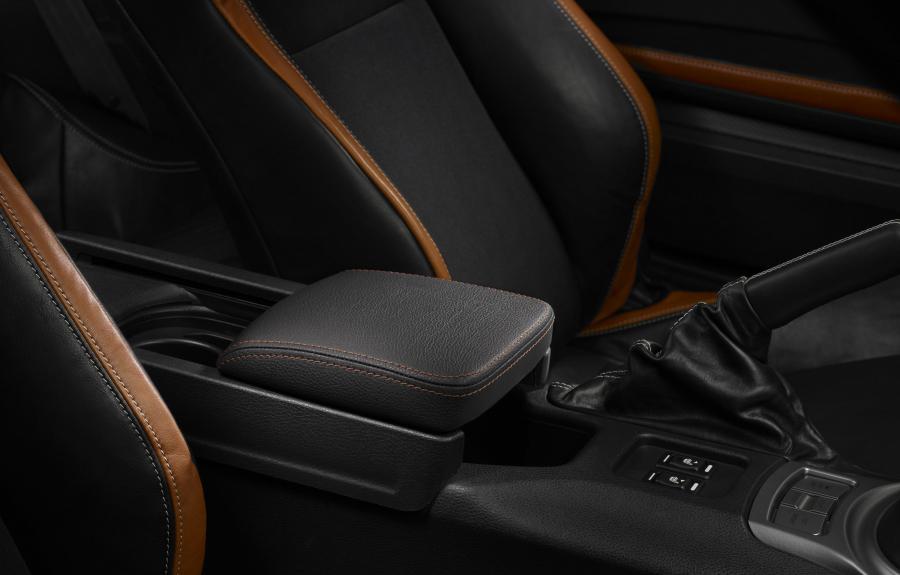 Детали интерьера Scion FR-S Release Series 2.0 2016 года  (фото 11 из 14)